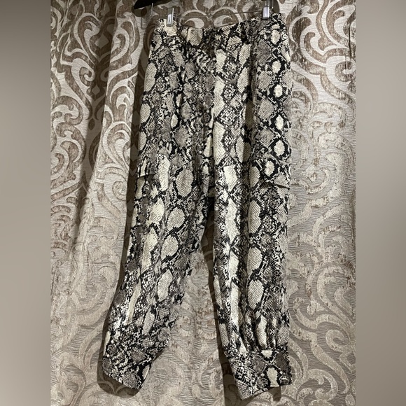 Express snakeskin cargo look pant - Picture 2 of 7